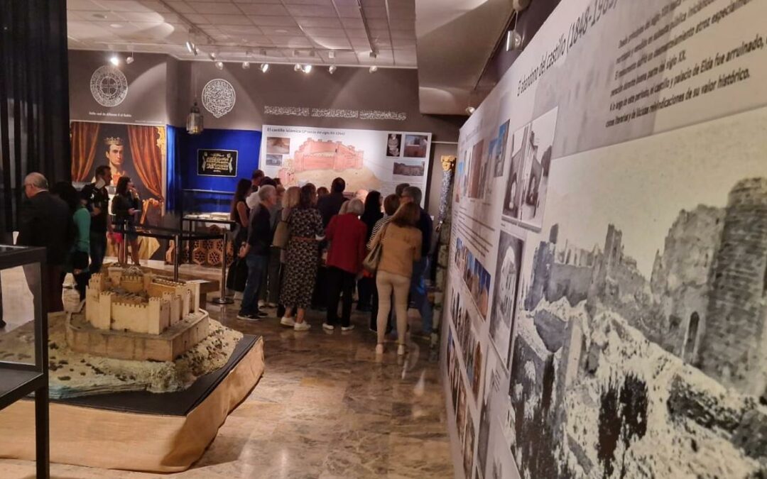 El Museo Arqueológico Municipal retoma las visitas guiadas a la muestra que recorre la historia del Castillo de Elda