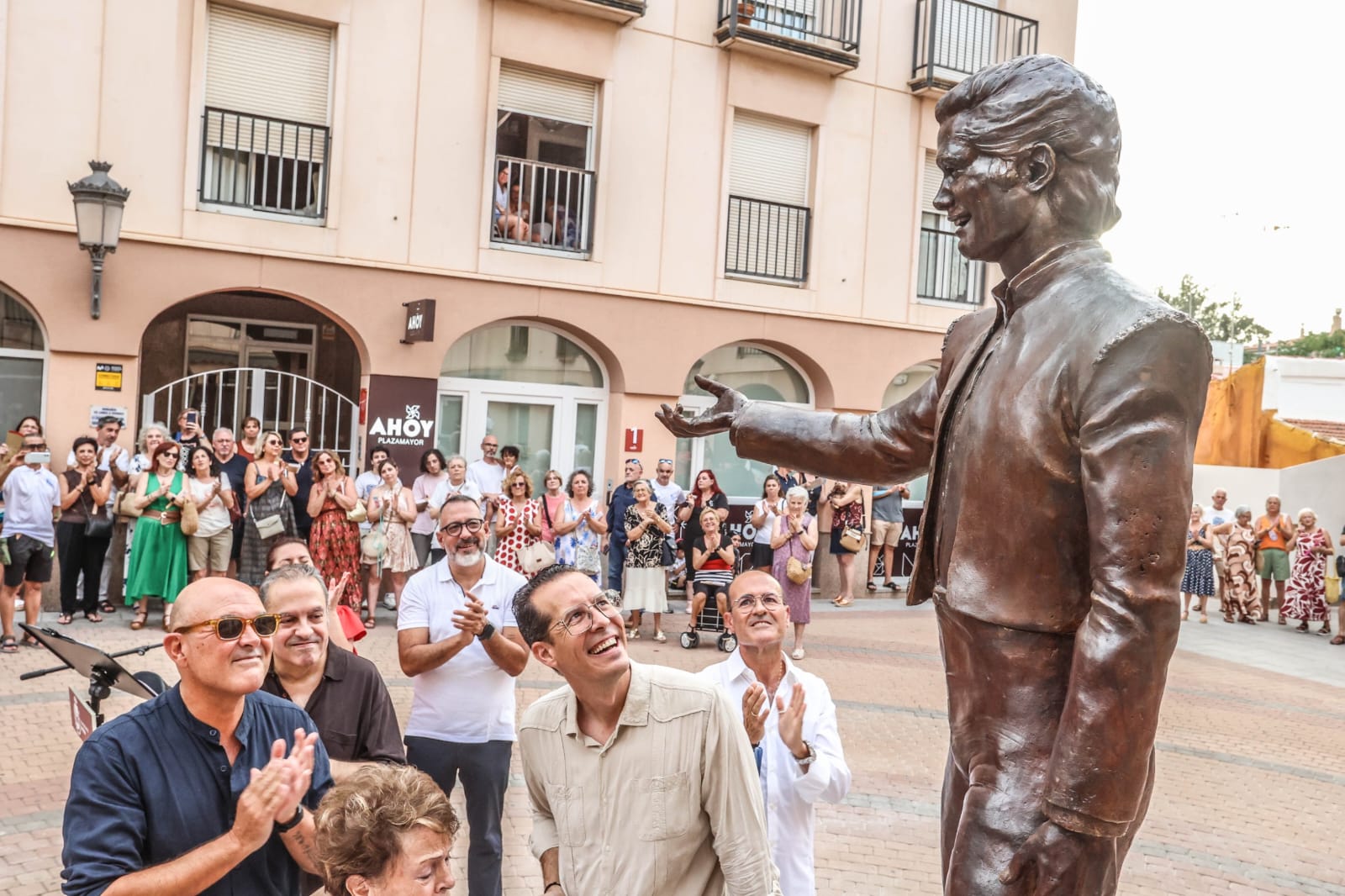 Escultura Pedrito Rico Elda Plaza Mayor 1